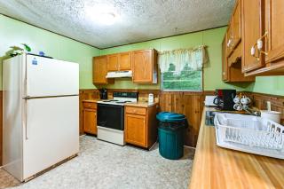 Bring Your Pets! Walkable Retreat in Manchester - 9
