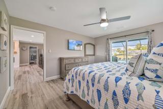 Cozy 2 bedroom on the canal with pool and hot tub! - 7