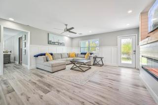 Cozy 2 bedroom on the canal with pool and hot tub! - 5