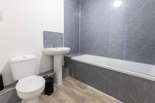 Spacious Harbourside 2BED Apartment with Sea Views - 5