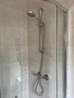Modern Apartment in Clifden Town Centre Sleeps 4 - 9