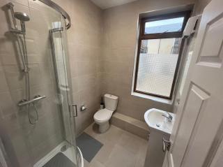 Modern Apartment in Clifden Town Centre Sleeps 4 - 3