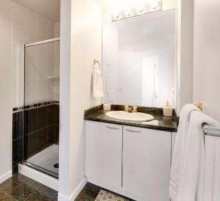 Elegant 3BR in the Heart of Downtown - Incredible Views - 6