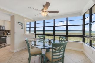 Beachfront condo with pool and dazzling ocean view - 4