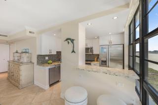 Beachfront condo with pool and dazzling ocean view - 1