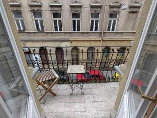 Modern Elegance With Classic Charm 2BR-AC-balcony - 2