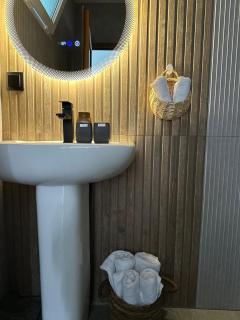 TAGANI Guest Rooms - 7