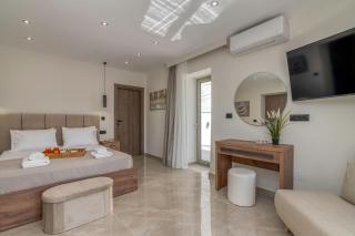 Elea Horizon Villa - Luxury Among the Olive Groves - 1