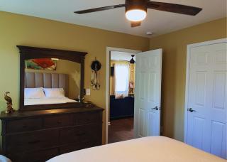 Cozy Pet friendly Decatur Guesthouse 2 Full Bath with 2 Car Garage - 2