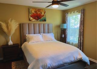 Cozy Pet friendly Decatur Guesthouse 2 Full Bath with 2 Car Garage - 5