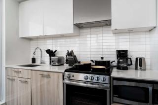 Studio with Spacious Patio Downtown - 2