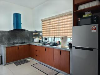 Kaloi's Cottage, Pool, BBQ, Near Beach, 5-15 Pax - 7