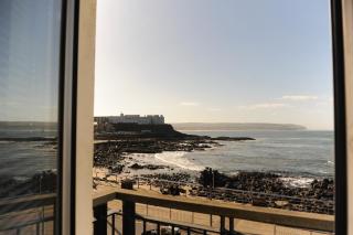Portstewart promenade apartment with sea views - 1