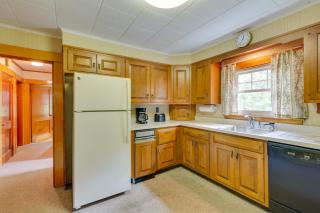 Cape House in Farmington w/ Shared Outdoor Pool! - 2