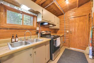 Hike, Fish & Unwind: Riverfront Vanderbilt Cabin - 1