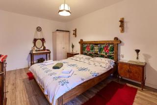 Grădina Lu' Ion -A Home Away From Home & Chic Restaurant Traditional - 8