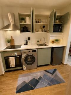 Cozy studio apartment at Harmonia residence 6 minutes from the airport - 4
