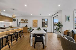 Lakeside Bliss Luxury 2 Bedroom Apartment - 5