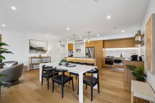 Lakeside Bliss Luxury 2 Bedroom Apartment - 3