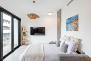 The Bauhaus Terrace with Eclectic 2BR & Sea View - 3