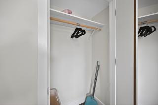 Bright and stylish fully furnished unit - 6