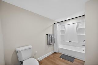 Bright and stylish fully furnished unit - 3