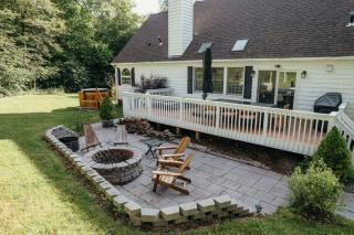 Clancy House - Cedar Hot Tub Sleeps 10 - 0