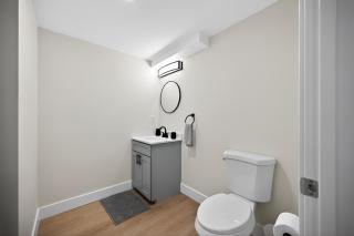 Contemporary 2BR near dining and transit - 4