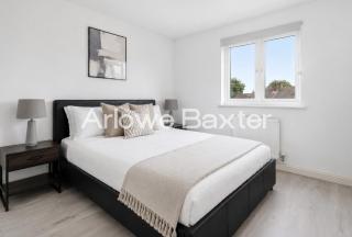 West Thurrock 4-Bed Townhouse for Work & Families - 1