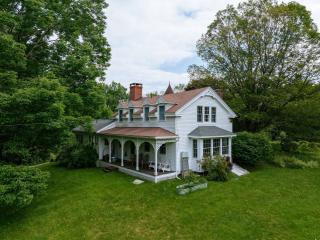 Crossbridge Main House - Vintage Charm & Unique Character - 0