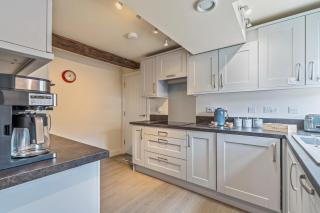 #108 Peaceful Woodland-Edge Stay near Ironbridge - Sleeps 6 - Perfect for Contractors and Families - Free Parking - 3