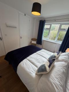 5 bedroom House FREE parking central sleeps 9 - 1