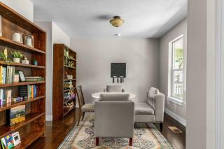 The Perch - Eola Hills Pet Friendly w Hot tub - 3