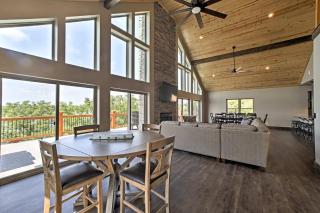 Lavish Retreat w/ Decks, Steps to Table Rock Lake! - 8