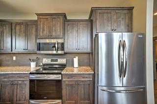 Lavish Retreat w/ Decks, Steps to Table Rock Lake! - 5
