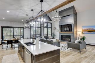 Luxurious Lead Vacation Rental w/ Private Hot Tub! - 3