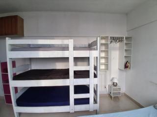 Guarapari com elevador, reformado, Wi-Fi, TV com Smart, vista livre e estacionamento - 8