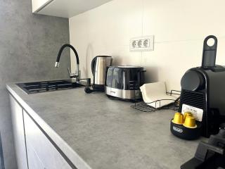 Mountain Stream Serenity - AC and Free Parking - 4