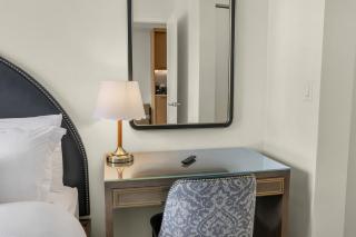 Prime Location - Modern Condo - Pool and Gym - 6