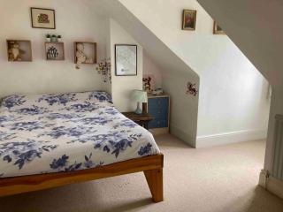 Central Cambridge - Riverside -4 Bedroom House - 2