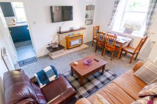 Historic Cottage Escape with free parking - 10 mins to St Andrews I 5 mins to Dundee I 5 mins to Tentsmuir Forest and Beach - 6
