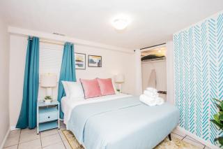 Walk to Train l Near attractions and ORD l Free Parking l Patio - 7