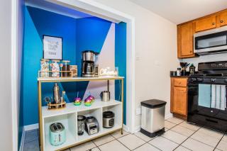 Walk to Train l Near attractions and ORD l Free Parking l Patio - 3