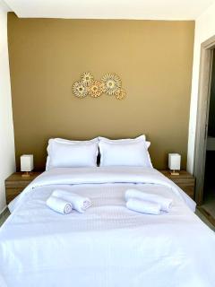 Elegant Beachfront Apartment in La Marsa with Panoramic Sea Views - 2