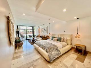 Quiet & Luxurious Apartment with the Best Location - 0