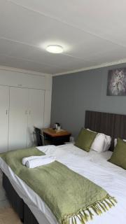 Host Hub Guest House - 0