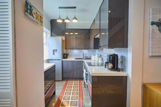 Birch Barn Retreat Spacious 4BR House with FREE Parking Sleeps 6 - 4