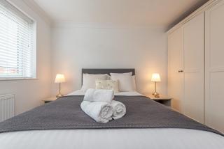 Stylish Family Retreat by Tettenhall Green - Pass the Keys - 2