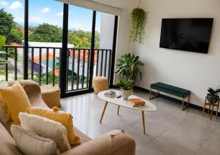Airport Condo Traveler's Haven! - 9