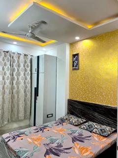 Luxury Apartment with Lift at New Delhi - 2